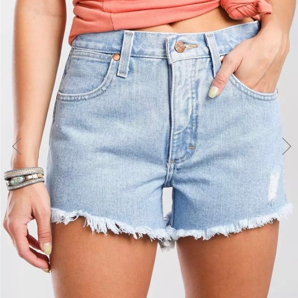 Wrangler Denim/ Jean Shorts with Frey Detail; Light Wash New With Tags - Picture 1 of 7